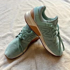 New Balance Men's 247 - Suede - Mint / Size 9.5 - Great Condition